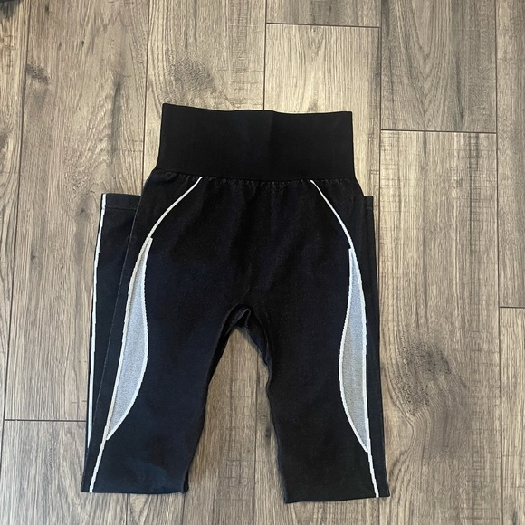 Pretty lil thing workout out fit - Picture 2 of 5